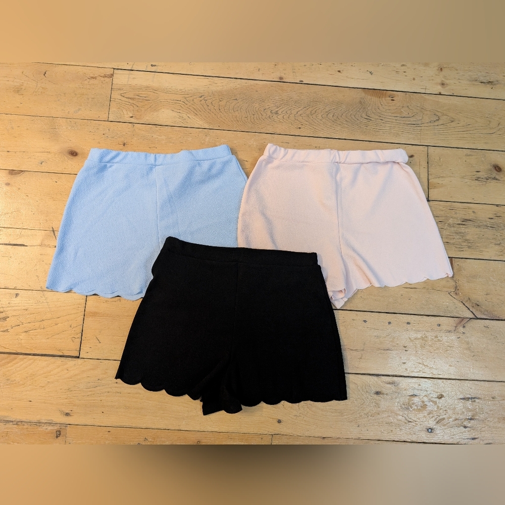 Scalloped Hem Crepe Material Women Shorts - Black, Light Blue, Pink